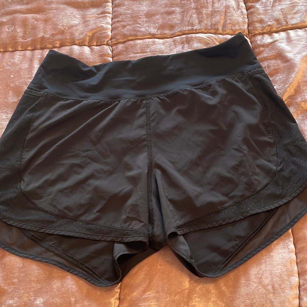 Black Lululemon shorts!❤️